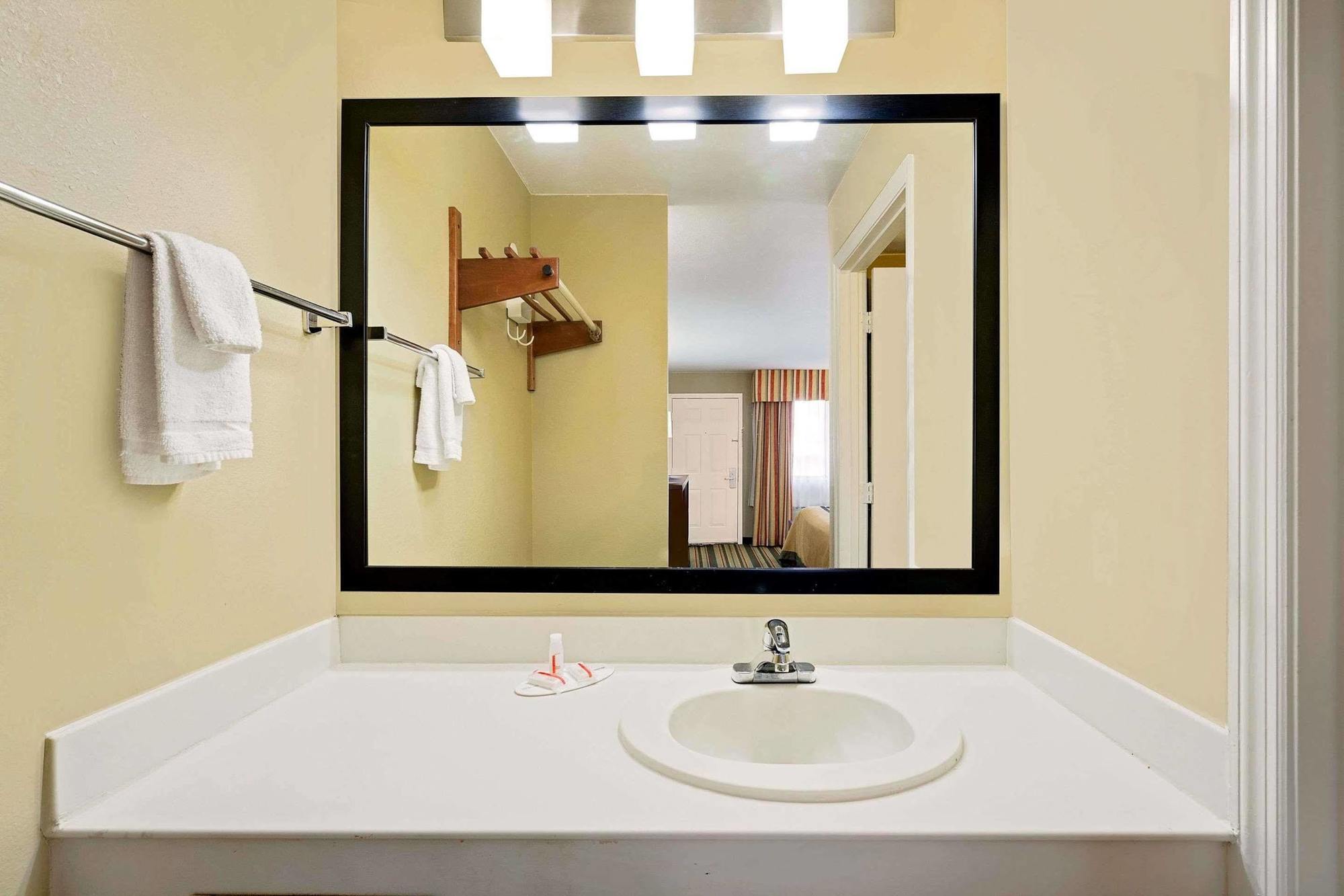 Super 8 By Wyndham Hermitage Nashville Luaran gambar